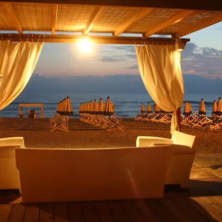Cosmopolitan Village Apartment Tirrenia